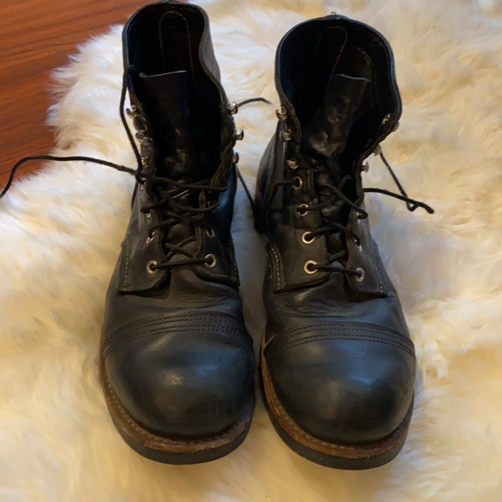 MEN'S 6-INCH BOOT IN BLACK HARNESS LEATHER.